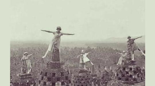 6 Foto Jadul Orang-orang Belanda di Borobudur Ini Sangat Tidak Sopan dan Bikin Emosi
