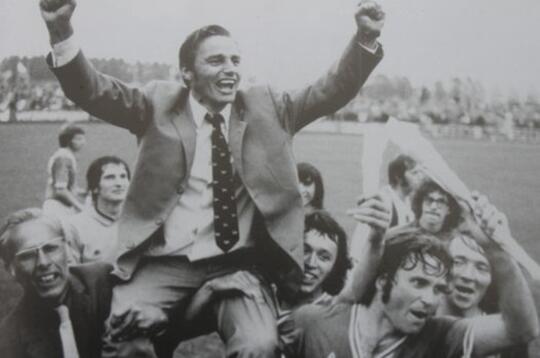 Piet de Visser : Sang Pencari Bakat Sepak Bola (Scout) Legendaris