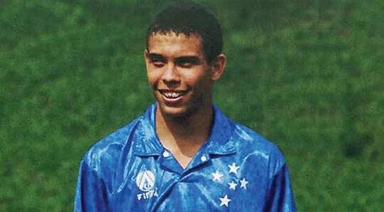Piet de Visser : Sang Pencari Bakat Sepak Bola (Scout) Legendaris