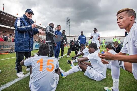 Piet de Visser : Sang Pencari Bakat Sepak Bola (Scout) Legendaris