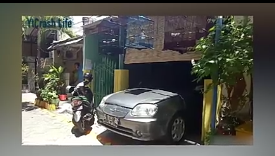Punya Mobil Gak Punya Garasi? 8 Gambar Garasi Ini Bisa Bikin Orang Bunuh Diri!