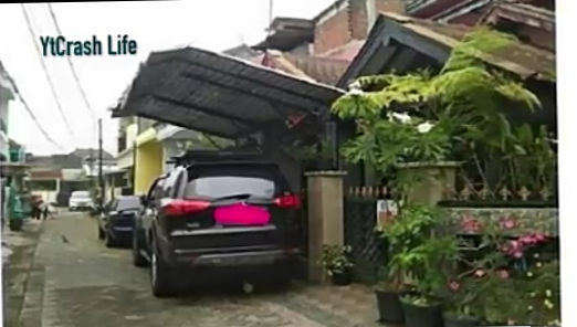 Punya Mobil Gak Punya Garasi? 8 Gambar Garasi Ini Bisa Bikin Orang Bunuh Diri!