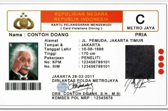Kocak! Pria Ini Gagal Ngibulin Polisi Saat Kena Tilang Dengan Kasih SIM Kidzania