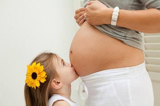 4 Langkah Dalam Mempersiapkan Anak Usia 3 Tahun Menjadi Seorang Kakak