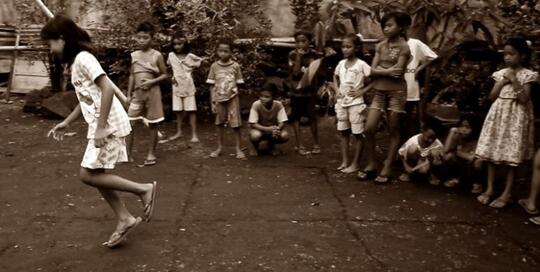 KIDS JAMAN NOW MANA PAHAM!! INILAH PERMAINAN TRADISIONAL PALING ASIK PADA MASANYA