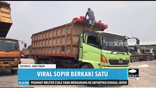 Supir Truk Berkaki Satu Membuat Netijen Terharu, Videonya Viral di Media Sosial!