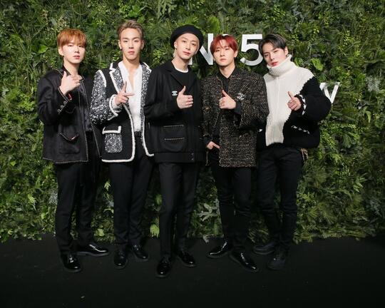 Monsta X Tampil di Acara Bergengsi Chanel No. 5