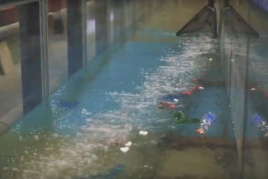 Gokil! Wanita Ini Menciptakan Gelembung Penangkap Sampah
