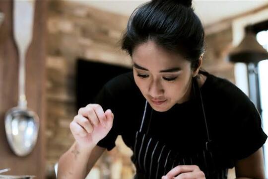 6 Pesona Karakter Chef Renatta Moeloek yang Dijamin Bakal Bikin Agan Klepek-klepek