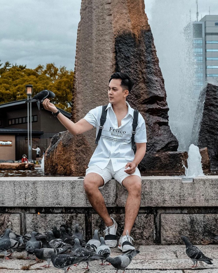 Keren! Inilah Artis Pria Yang Sudah Berkepala Tiga, Namun Seperti Masih Berkepala Dua