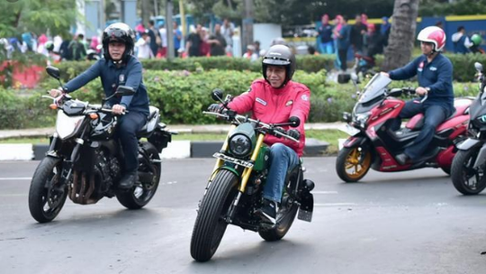 Lampu Motor Harus On? Istana: Presiden Tak Bisa Disamakan dengan Rakyat