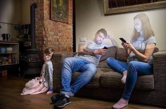 Puluhan Tahun Sahabatan Hancur Hanya Karena Smartphone