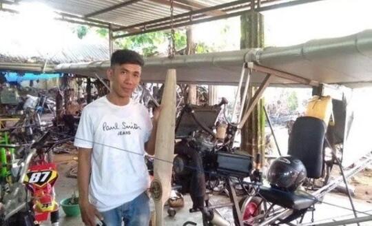 Viral Media Sosial, Pemuda Pinrang Lulusan SD Membuat Pesawat dan Menerbangkannya!