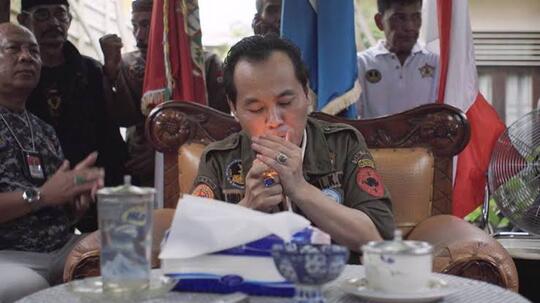 Pengen Kaya Mendadak, Fenomena Orang-Orang 'Sinting' yang Mimpinya Ketinggian