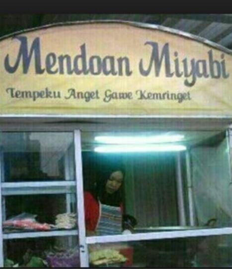 Tulisan-tulisan Kocak di Gerobak Ini Dijamin Bikin GanSis Bingung, Ketawa Dan Kesel