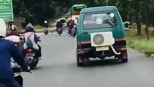 Desain Angkot Unik dan Menarik, Ada Blower Pembawa Angin Surga! Masih Pengap Gak Ya?