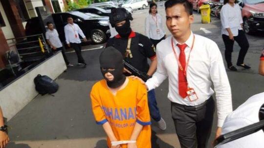 Mami Soleh, Ketua Komunitas Gay Tulungagung Ditangkap karena Cabuli 11 Anak