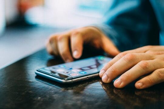 4 Kesalahan Umum Yang Dilakukan Penggunaan Smartphone Saat Traveling