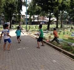Kuburan Di Injak Bahkan Di Pakai Swafoto, Dan Juga Balapan Apa Tanggapanmu?