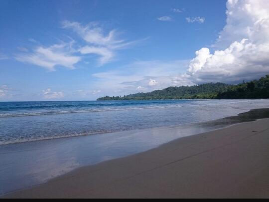 Pesona Pantai Undi, Distrik Masni, Manokwari, Papua Barat