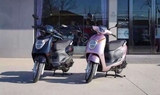 Unik, Pabrikan China Produksi Motor Sepasang Bernama M-Boy Dan M-Girl