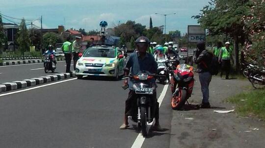9 Foto Lucu yang Tertangkap Kamera Google Maps, Salah Satunya Kencing Sembarangan
