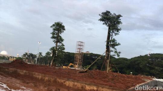 Ada Penanaman Pohon di Lokasi Revitalisasi Monas
