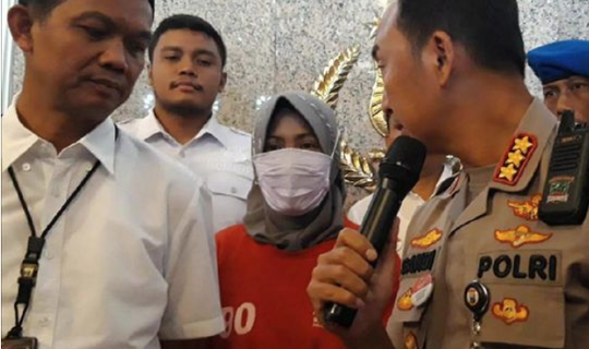 Tersangka Penghina Risma Menangis: Saya Mohon Maaf, Bunda
