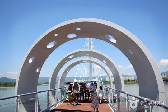 Soyanggang Skywalk, Destinasi Wisata Unik Korea Dengan Sensasi Berjalan Diatas Air