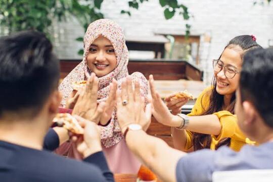 Ambyar, Hidup Tanpa Teman atau Tanpa Pacar?