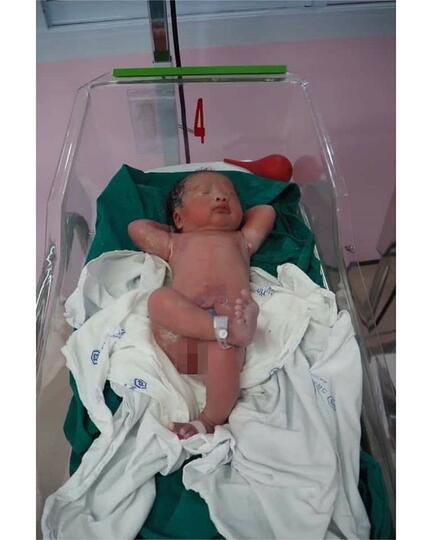 Viral, Bayi Terlahir Santuy