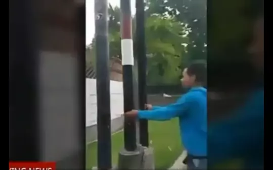 Saat Hujan Jangan Dekati Tiang Listrik gan, Bahaya! Ini Alasan nya