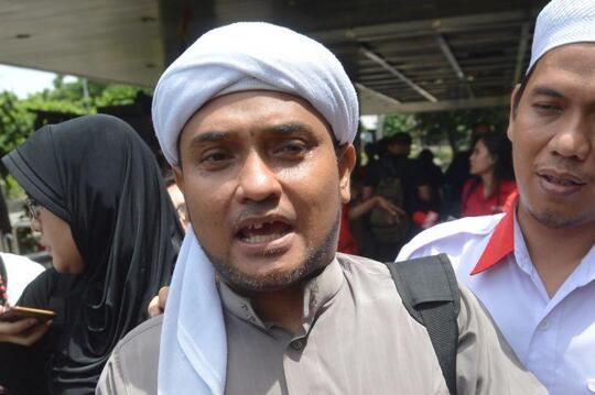 Novel Bamukmin: Ade Armando Herder yang Terus Menggonggong