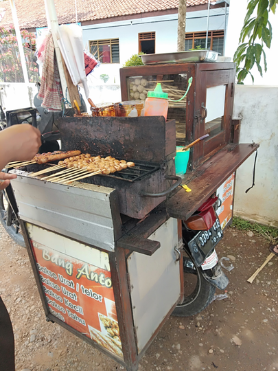 Omset Pedagang Bakso Bakar Keliling Ini Luar Biasa, Bisa Menjual 600 tusuk Per Hari