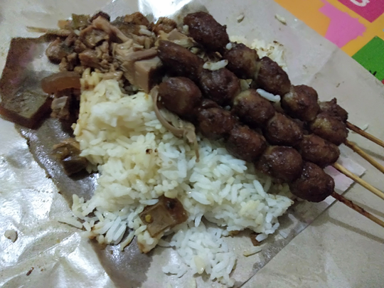 Omset Pedagang Bakso Bakar Keliling Ini Luar Biasa, Bisa Menjual 600 tusuk Per Hari