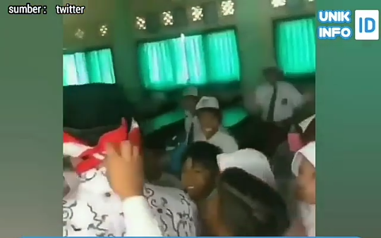 Romantisme Murid SD Berikan Kejutan Ulang Tahun ke Guru, Bikin Haru! Ini Boleh Viral