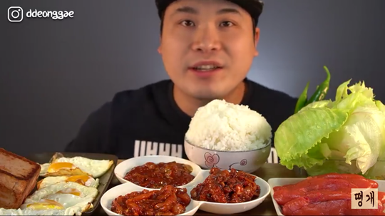 Mukbang Dan ASMR, Buat Napsu Makanmu Bertambah Atau Berkurang?