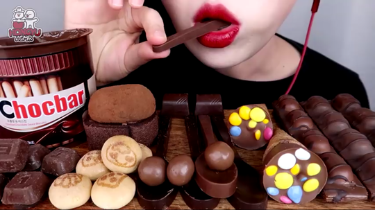 Mukbang Dan ASMR, Buat Napsu Makanmu Bertambah Atau Berkurang?