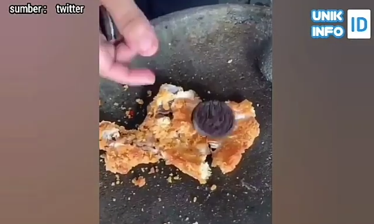 Heboh Menu Makanan Ayam Geprek Oreo Toping Susu Kental Manis, Netijen Komen Nyinyir!