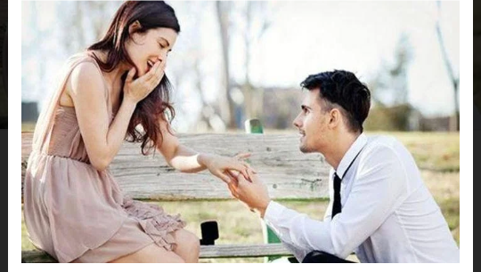 Hal-hal Berikut Ini Bikin Gansist Nggak Sadar Kalau Sedang Jatuh Cinta!