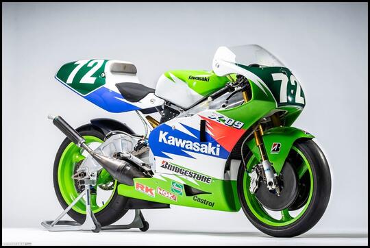 Motor Balap GP Kawasaki Jadul, Mesinnya Aneh Banget Punya Konfigurasi V Kebalik