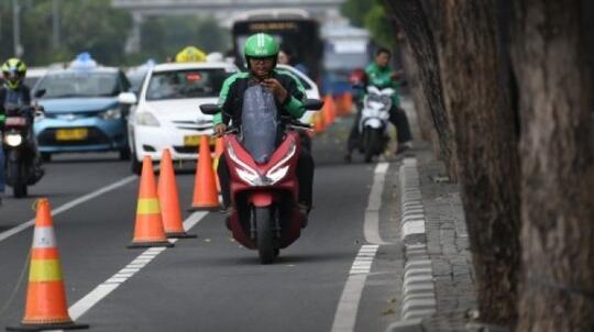 Proyek Jalur Sepeda Anies Disentil Nugie: Pesepeda Males Ketemu Knalpol
