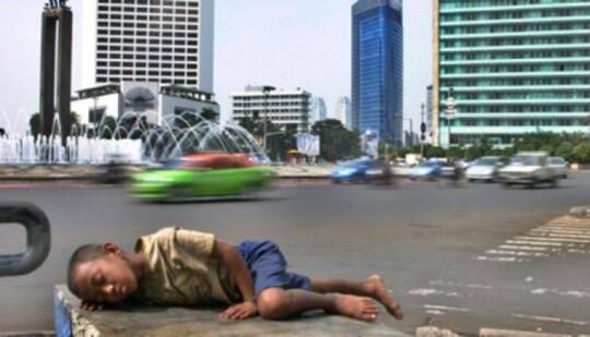 Siang Di Seberang Istana, Anak Jalanan Terpenjara Di Negeri Yang Sangat Kaya