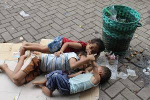 Siang Di Seberang Istana, Anak Jalanan Terpenjara Di Negeri Yang Sangat Kaya