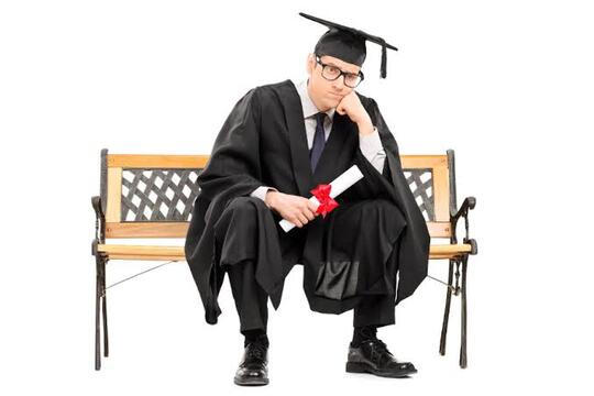 Sarjana Muda Kok Susah Cari Kerja, Kalau Sarjana Tua?