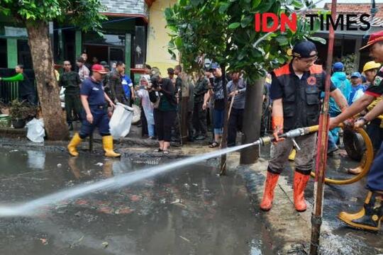 Anies Baswedan Pantau Lokasi Banjir dari Pagi