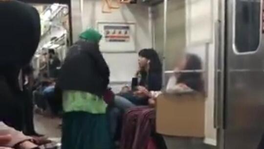 Viral Perempuan Jenggut Perempuan di KRL, Ini Kata KCI