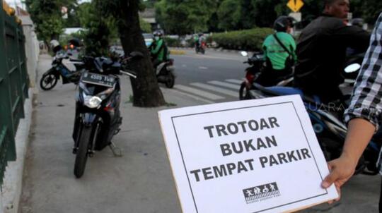 Trotoar Baru Jadi Tempat Parkir Motor, Pemprov DKI Akan Pasang CCTV