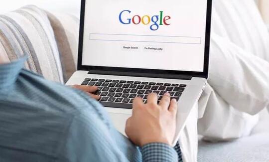 Masyarakat Lebih Percaya Google daripada Dokter?