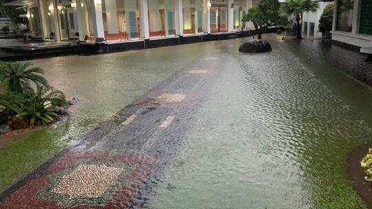 Istana Kepresidenan Jakarta Tergenang!